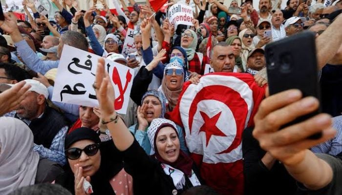 Arab Spring slogans return to Tunisia as thousands demand president's removal
